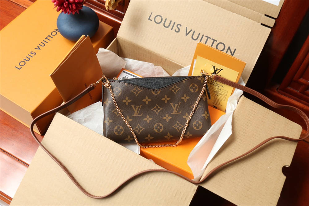 Louis Vuitton PALLS CLUTH M41638 23.0 x 13.0 x 5.0 cm  2025 new 